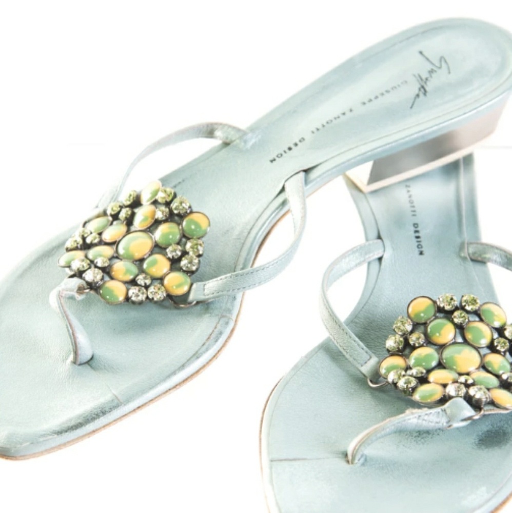 1/5

Giuseppe Zanotti Bejeweled Thong